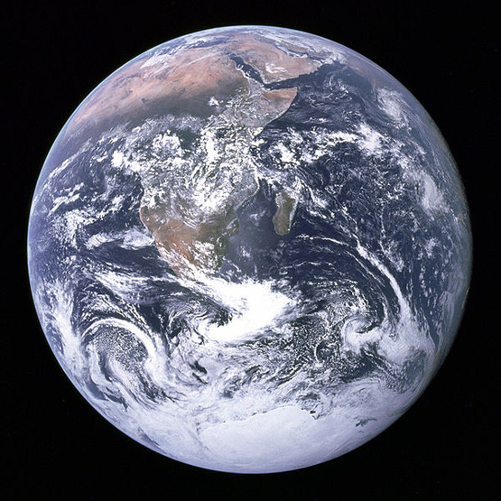 555-The_Earth_seen_from_Apollo_17