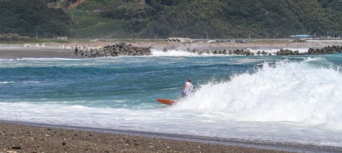 【サーフィン研究所：サーフランチ・プロ】イナズマウェイブ永遠の夏は、千葉に北からの風が吹く＿（２２６８文字）