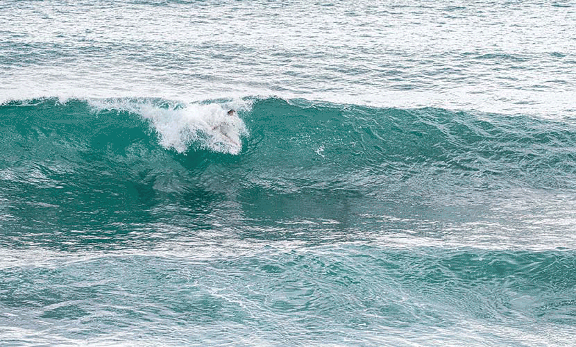 【サーフィン研究所】水神の龍とドラグラ・デザインが沖縄に！＿（５５９文字）