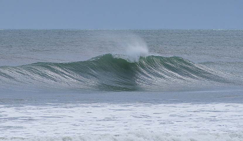 【サーフィン研究所】昨日のはぐれメタル波のこと＿千葉北の水温１６度！！＿ウルトラエイトについて＿（１２６０文字）