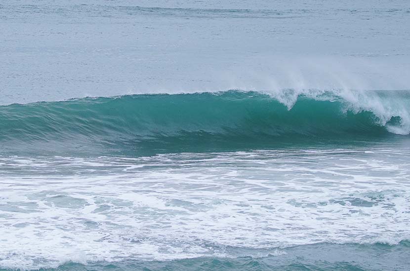 【サーフィン研究所】波は続く＿付近一帯が水温１５度＿バターサンド対決＿（１３９６文字）