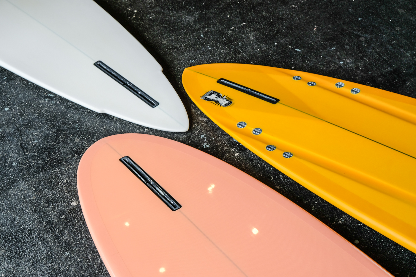 普段のカタ〜アタマから台風波にオススメのストックボードをご紹介